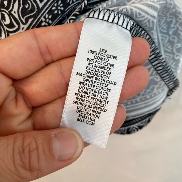 NWT, Kim Rogers, Flowy Sleeveless Black and White Shirt, Size Medium - Picture 10 of 16